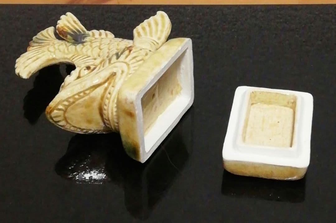 宗完書付　加藤康三郎作　黄瀬戸焼　鯱　香合　共箱　茶道具