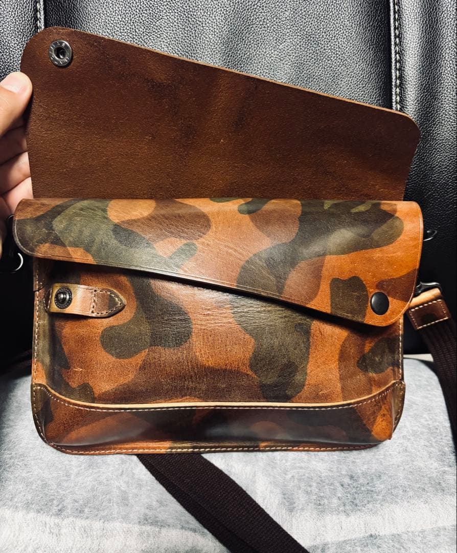 断*中様 ビアベリー ダブルフラップ M 迷彩チョコ ショルダーバッグ 本革 レ