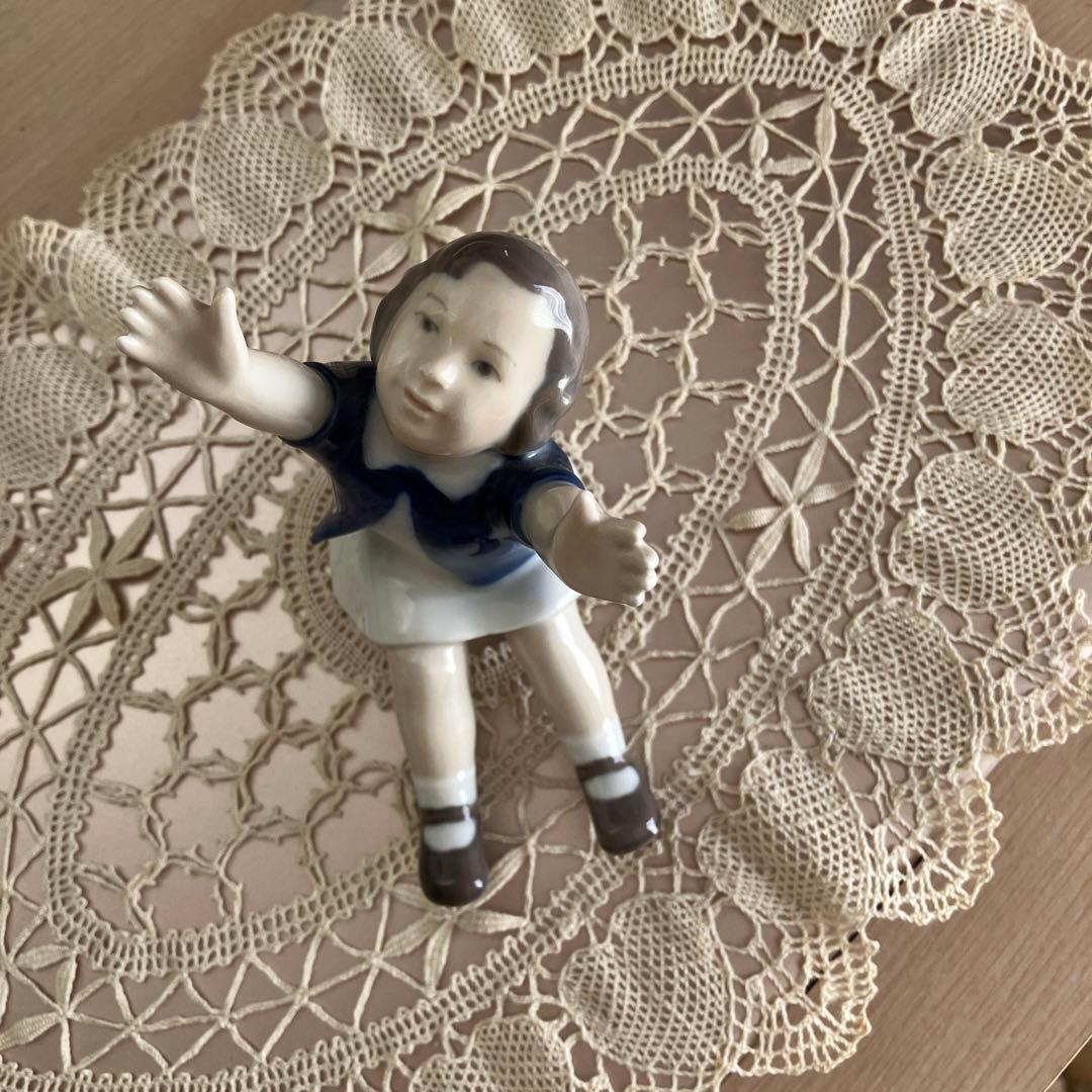 ロイヤルコペンハーゲン　フィギュリン　両手を広げる女の子