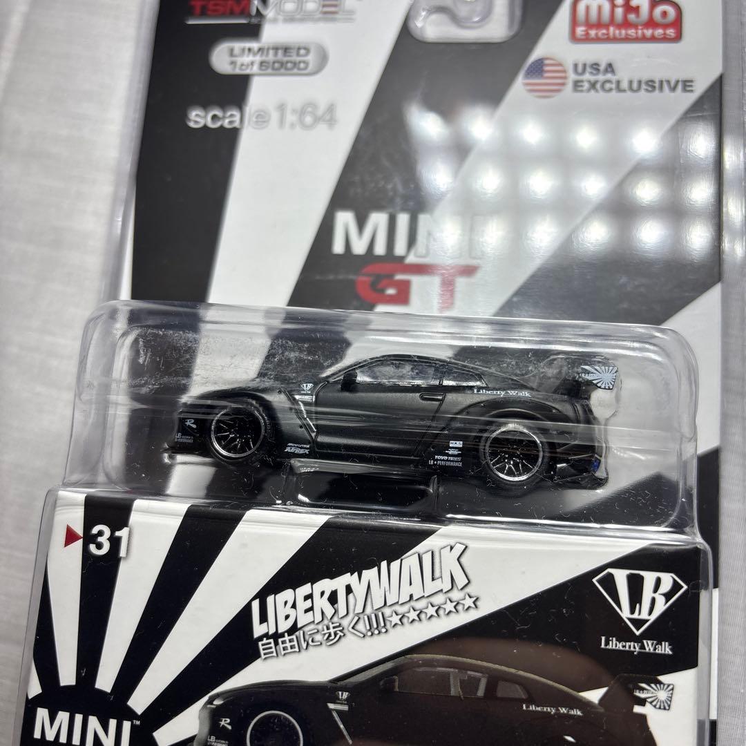 エ*6様 MiniGT R35 LBWK ホワイト　ブラック