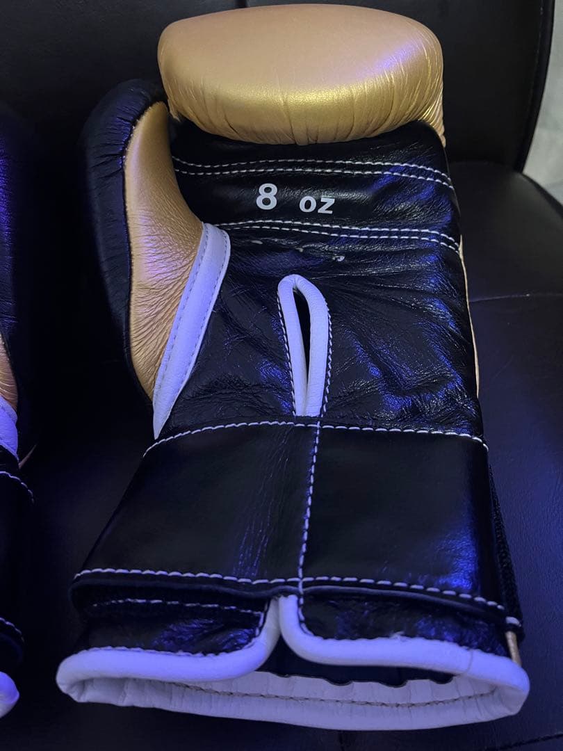 新品未使用 Winning ボクシンググローブ 8oz ゴールド/ブラック