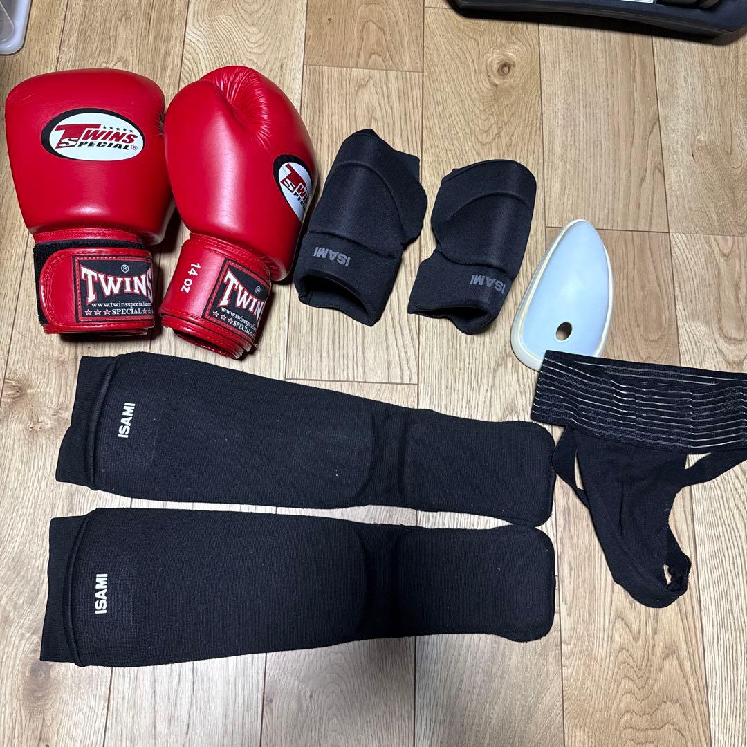 TWIN ボクシンググローブ 14oz レッド ISAMI サポーターセット