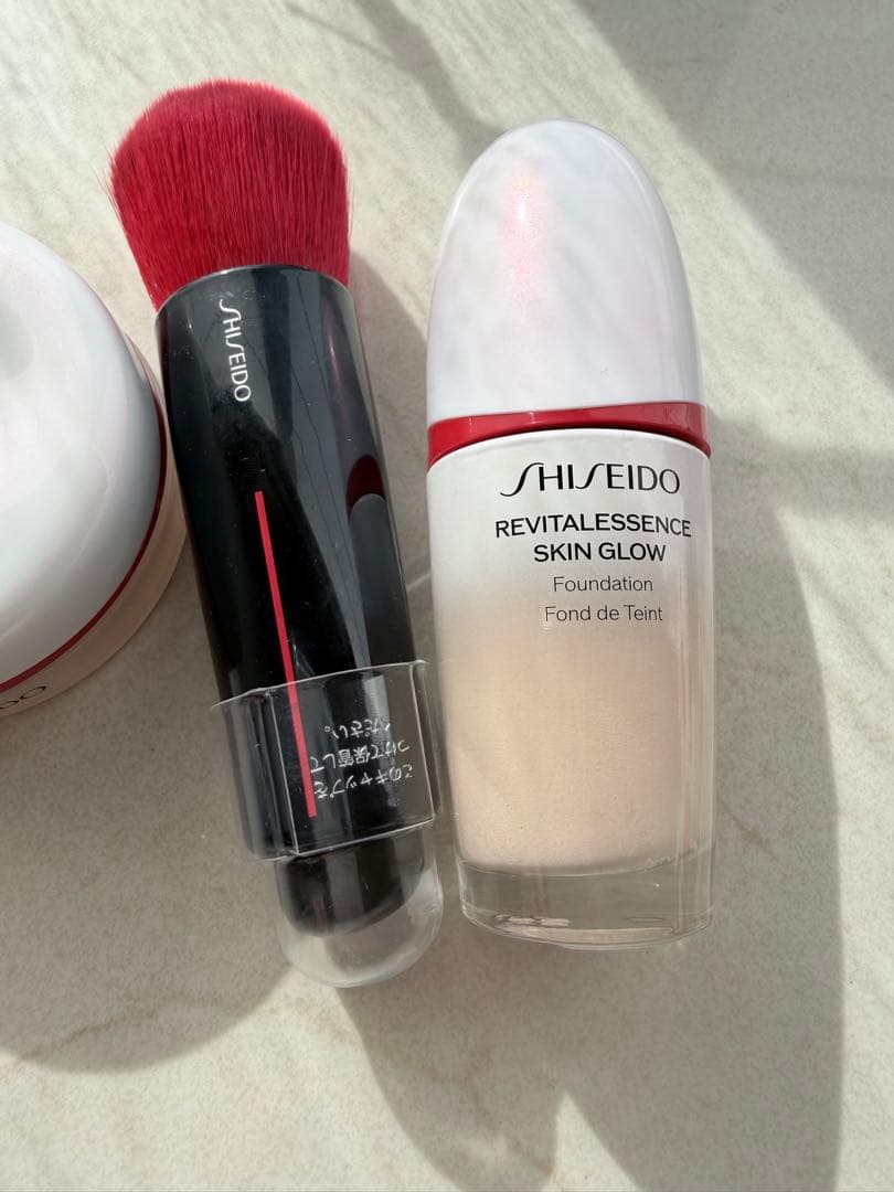 ファンデーション、パウダー、ブラシセット