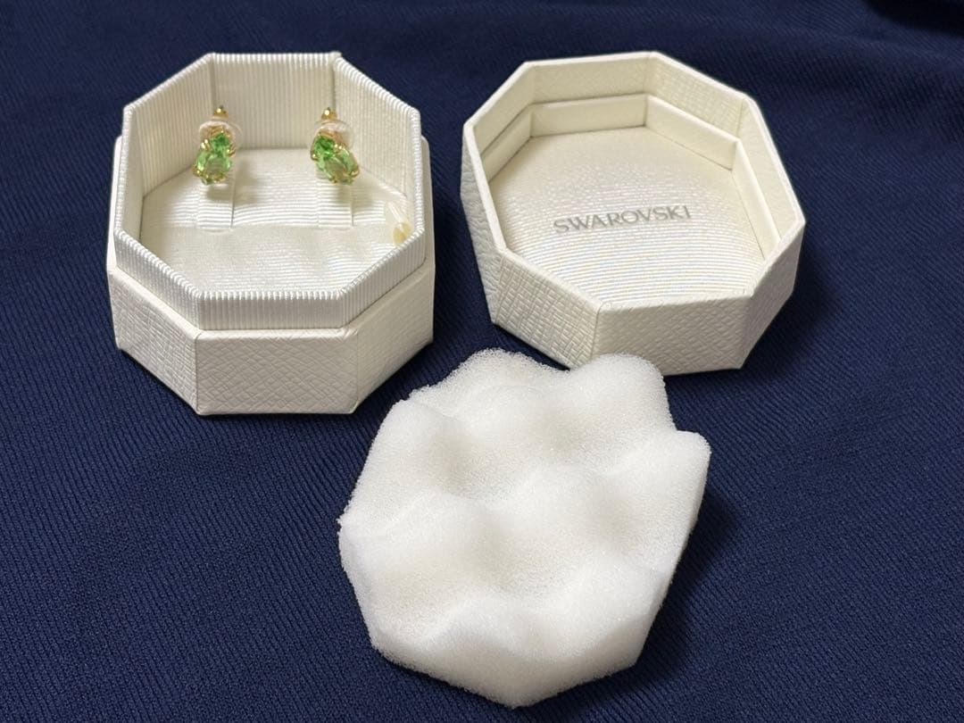 スワロフスキー☘︎Gema スタッドピアス　マーキスカット　黄緑