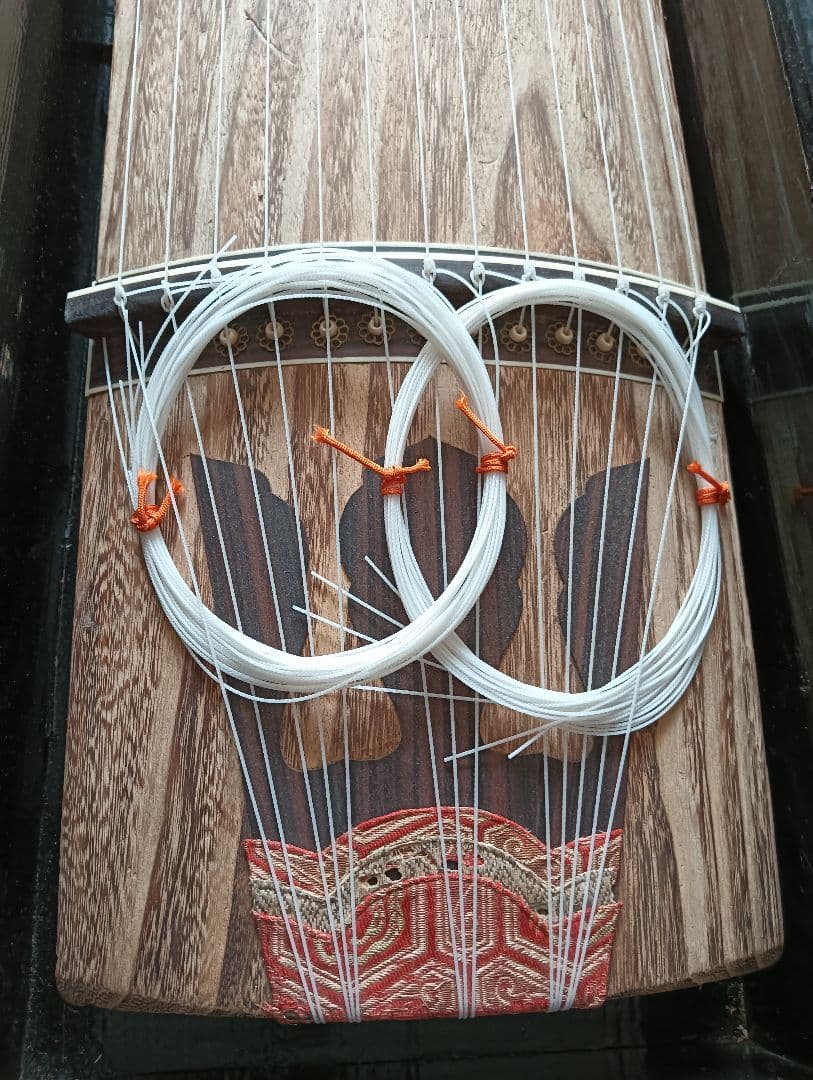 売り切り！送料込み！高級木製琴 13弦 ケース付 琴柱 琴枕付き