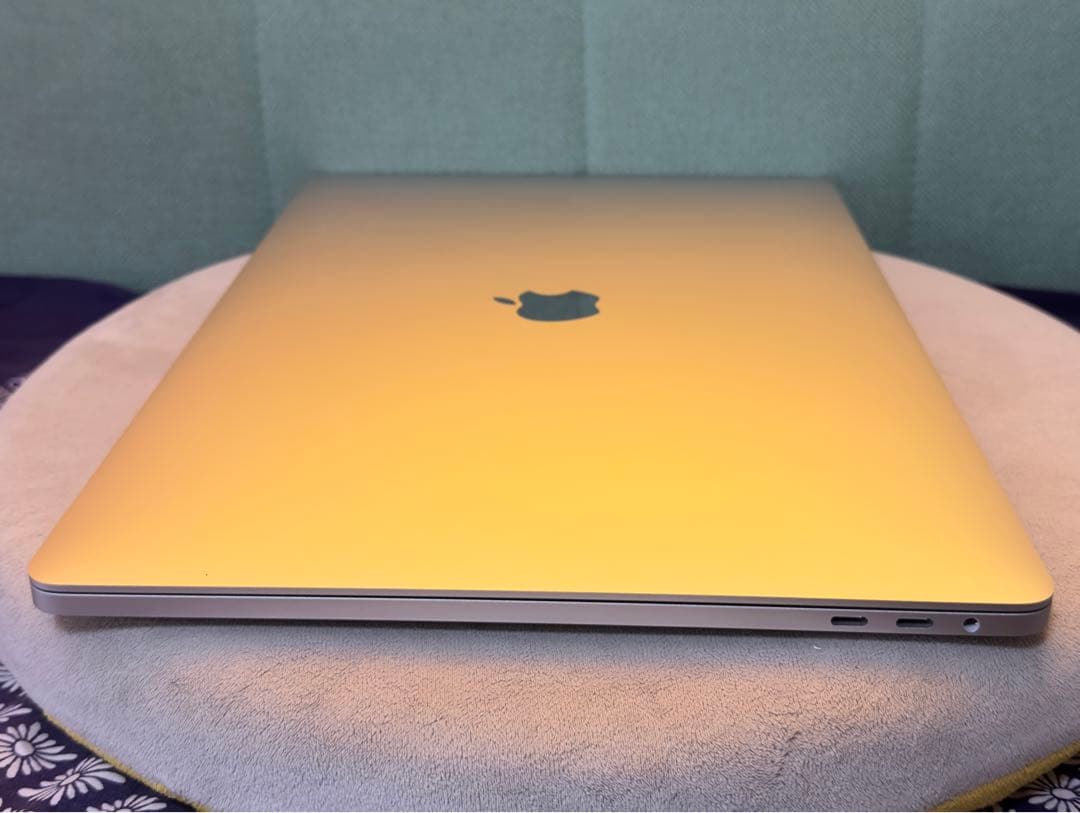 MacBook本体 MacBookPro16 TouchBar i7 16GB 512GB 2019