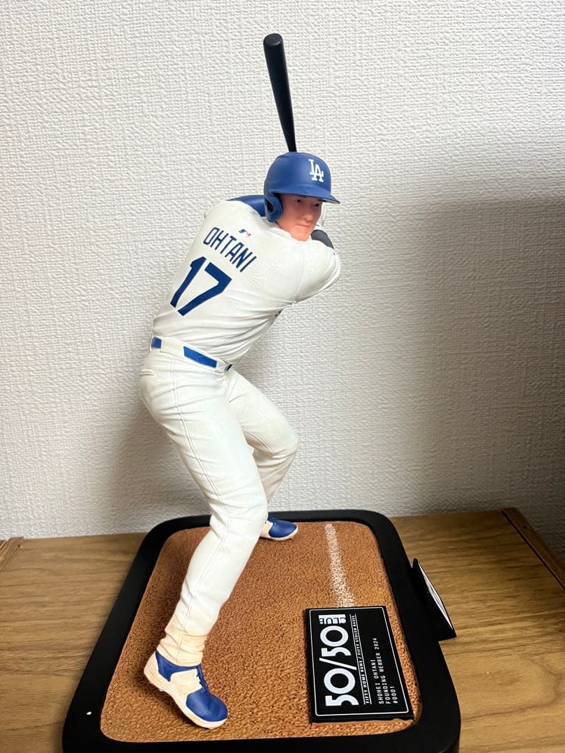 公式　712体限定生産　50/50 記念　大谷翔平 フィギュア