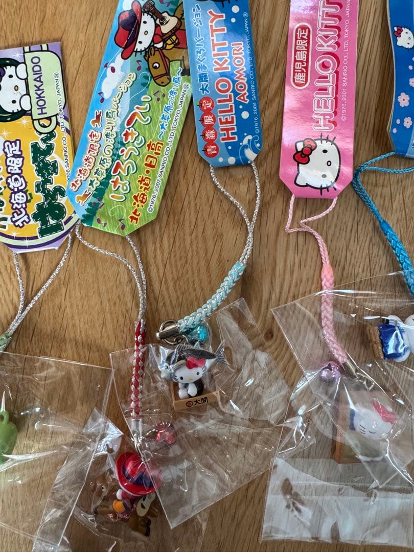 チ*王様 ハローキティ フィギュアストラップ 232➕4 地域限定多数　おまけつ
