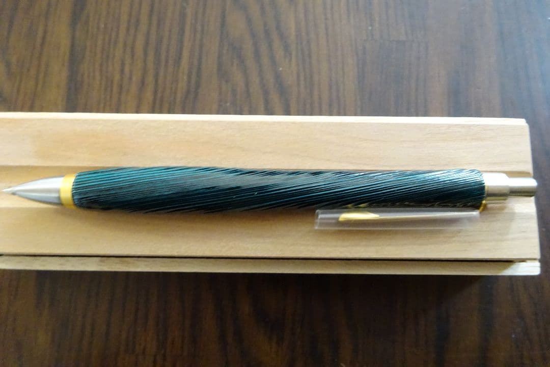 ウッドペンクラフト　P02ペンシル　屋久杉浮造り国産漆　エイリアン