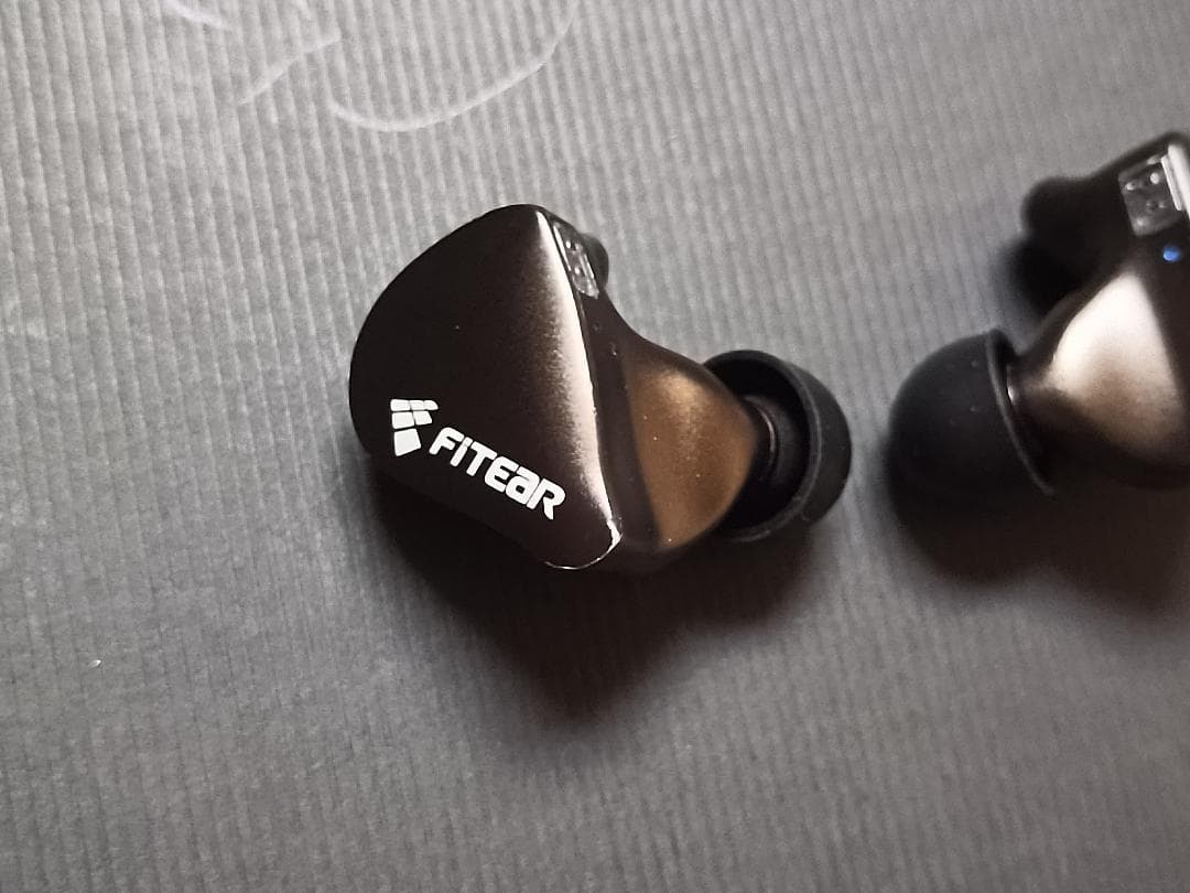 qdc SUPERIOR EX と 純正4.4mm5極バランスケーブル