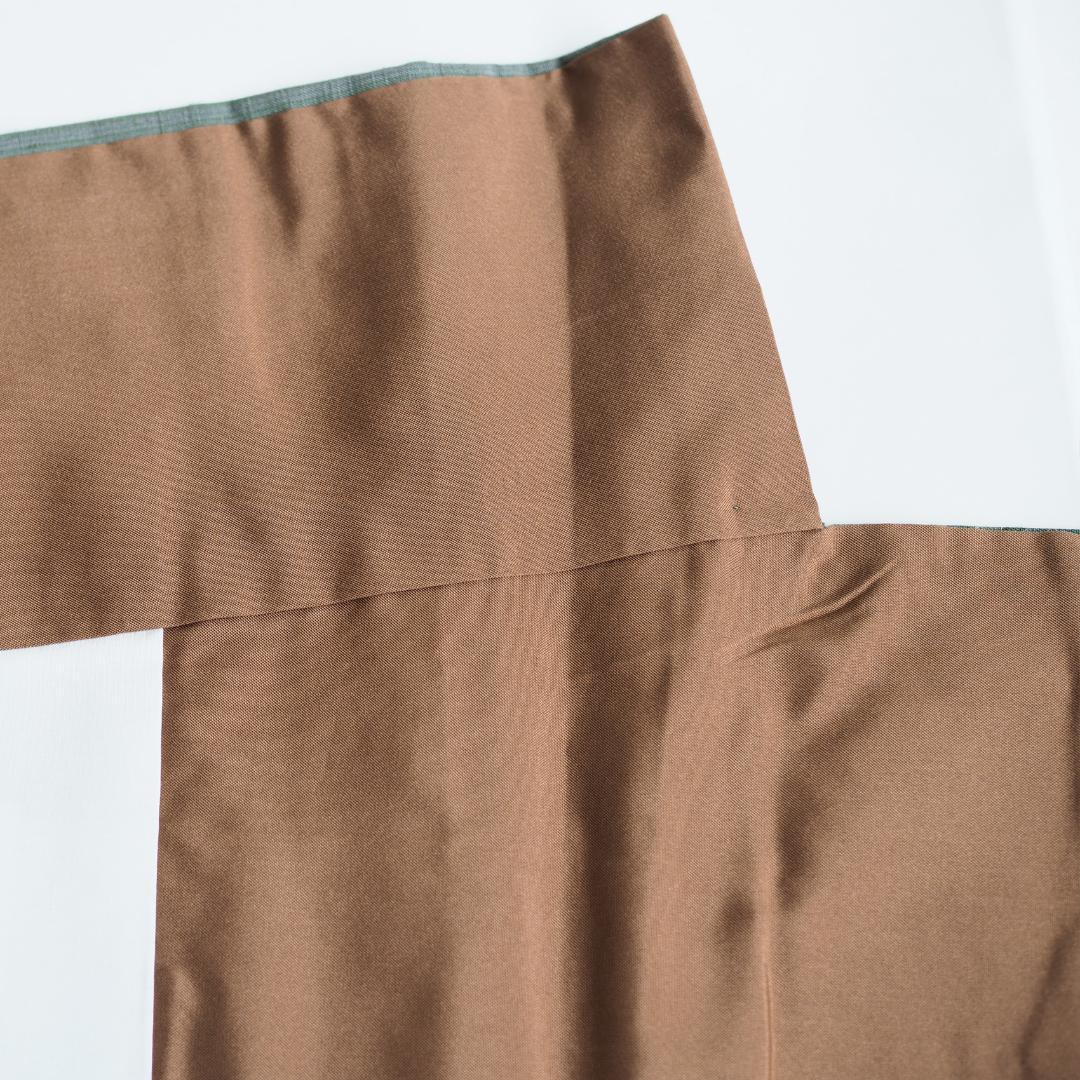 【着物】【つむぎ】グリーン地 片変わり 更紗柄 うす縞 紬 No.47