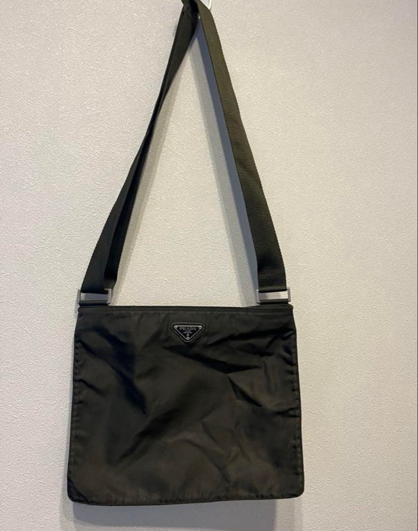 プラダ☆ 斜めがけショルダー　クロスボディ　ポシェット　　ボディバッグ　ナイロン