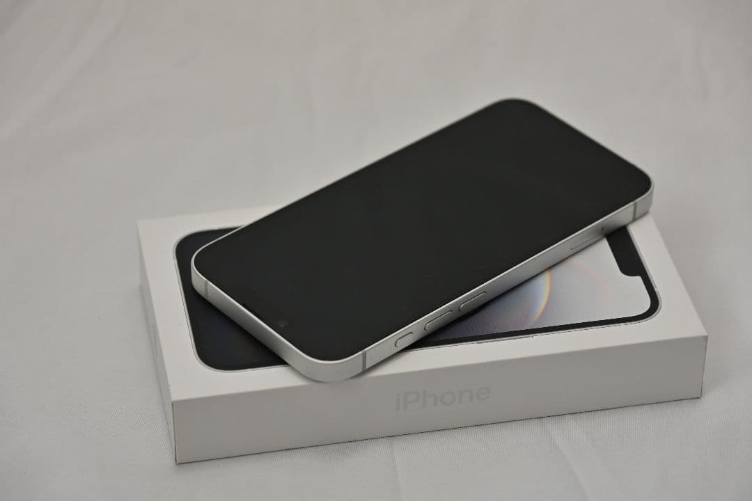 バッテリー100% iPhone16e 128GB 使用感なし