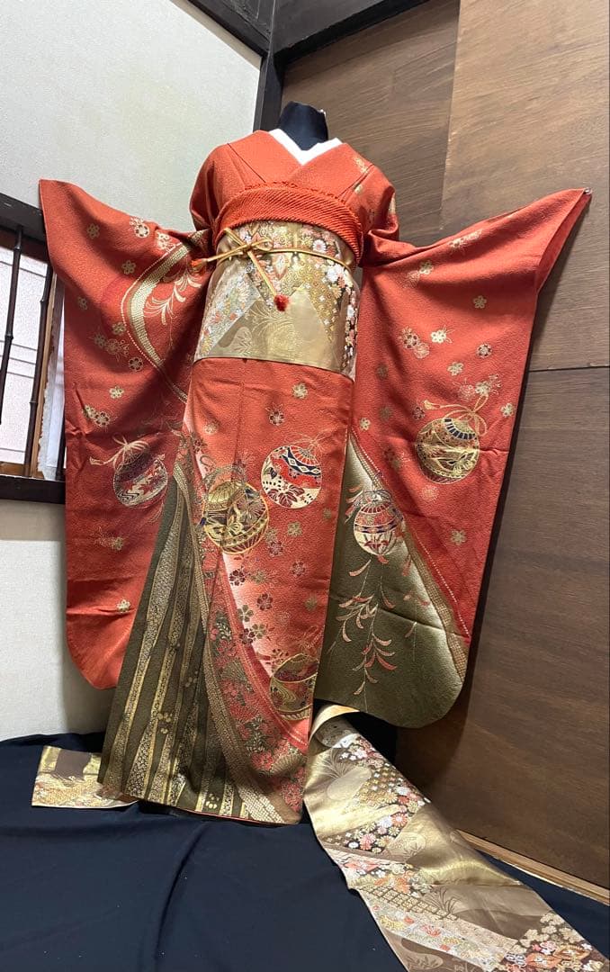 振袖フルセット6点サイズM〜Ｌ駒刺繍　草花毬文　暈し染め　金彩　正絹