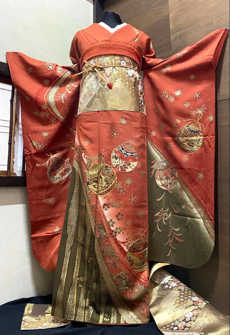 振袖フルセット6点サイズM〜Ｌ駒刺繍　草花毬文　暈し染め　金彩　正絹