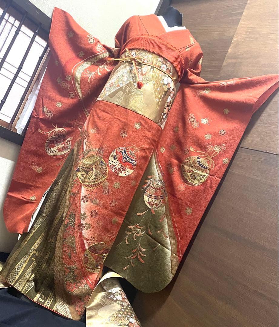 振袖フルセット6点サイズM〜Ｌ駒刺繍　草花毬文　暈し染め　金彩　正絹