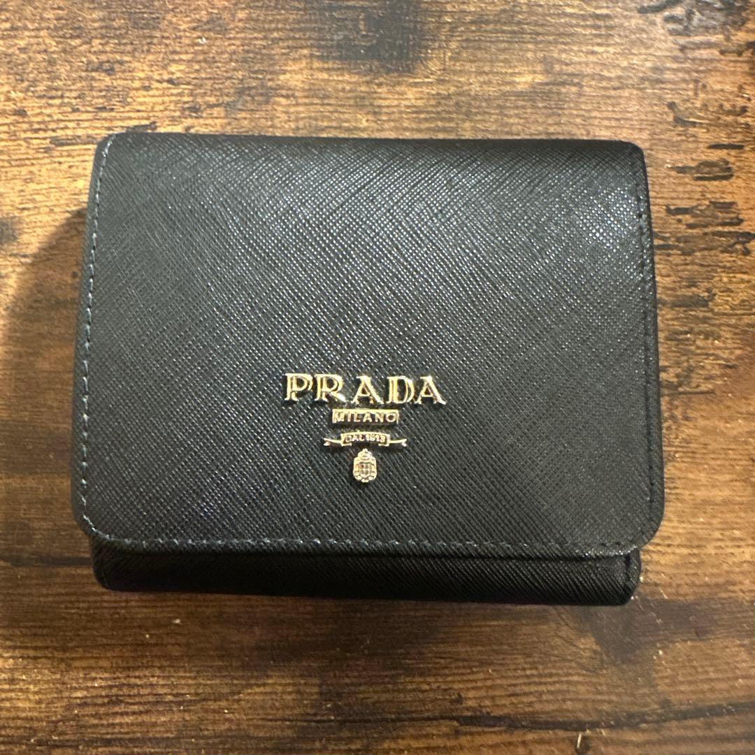 PRADA 三つ折り財布