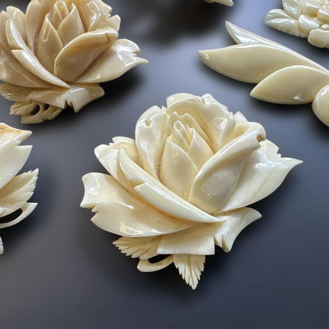 【vintage】鯨歯　ブローチと素材まとめ売り　ハンドメイドに！