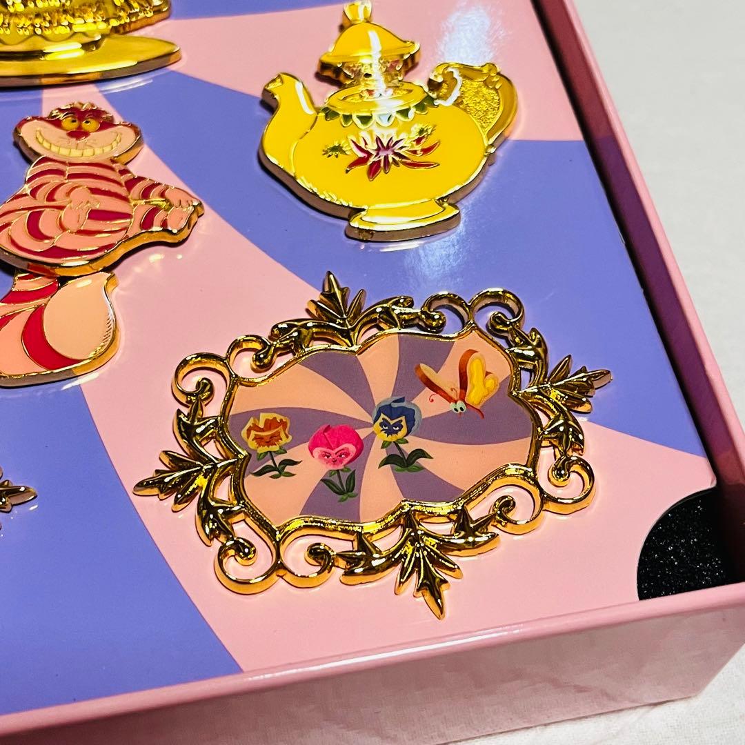 ディズニーストア　不思議の国のアリス　70周年　ピンバッジセット