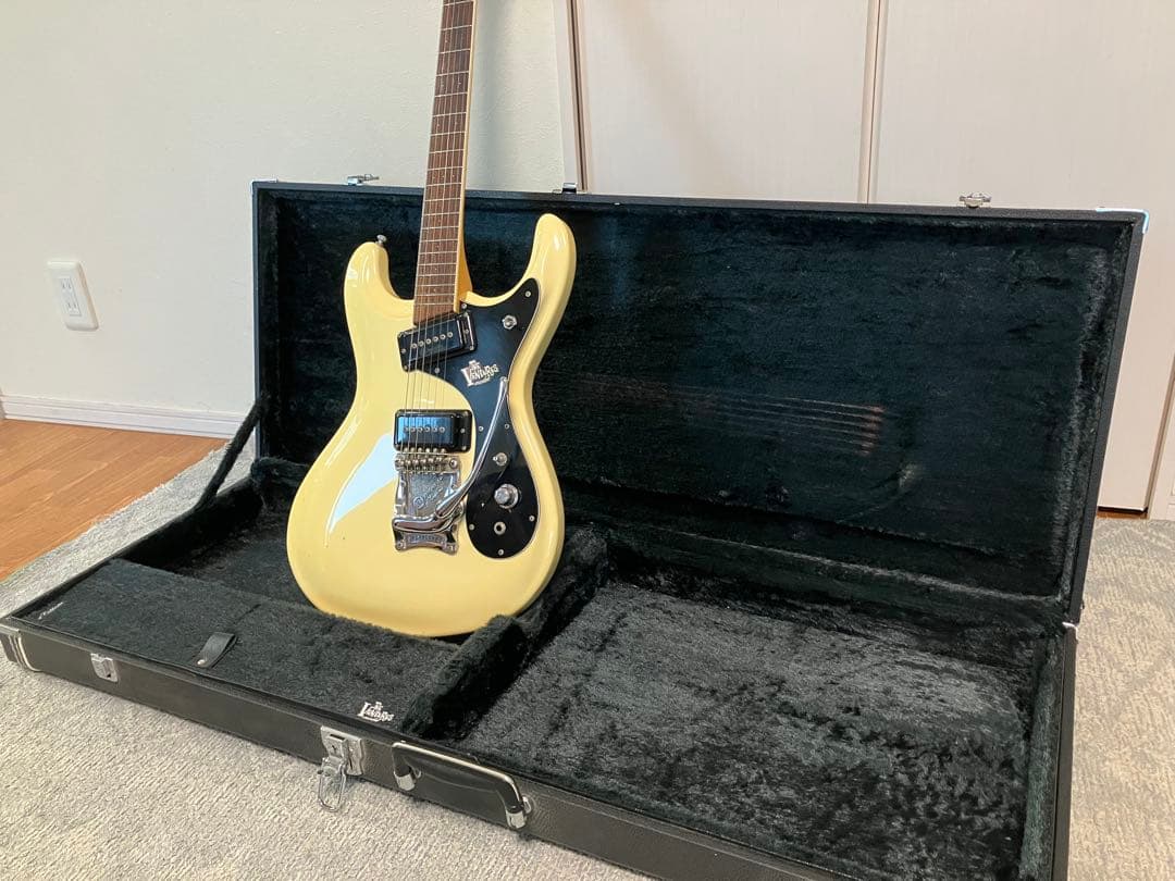 Mosrite V65ハードケース付き