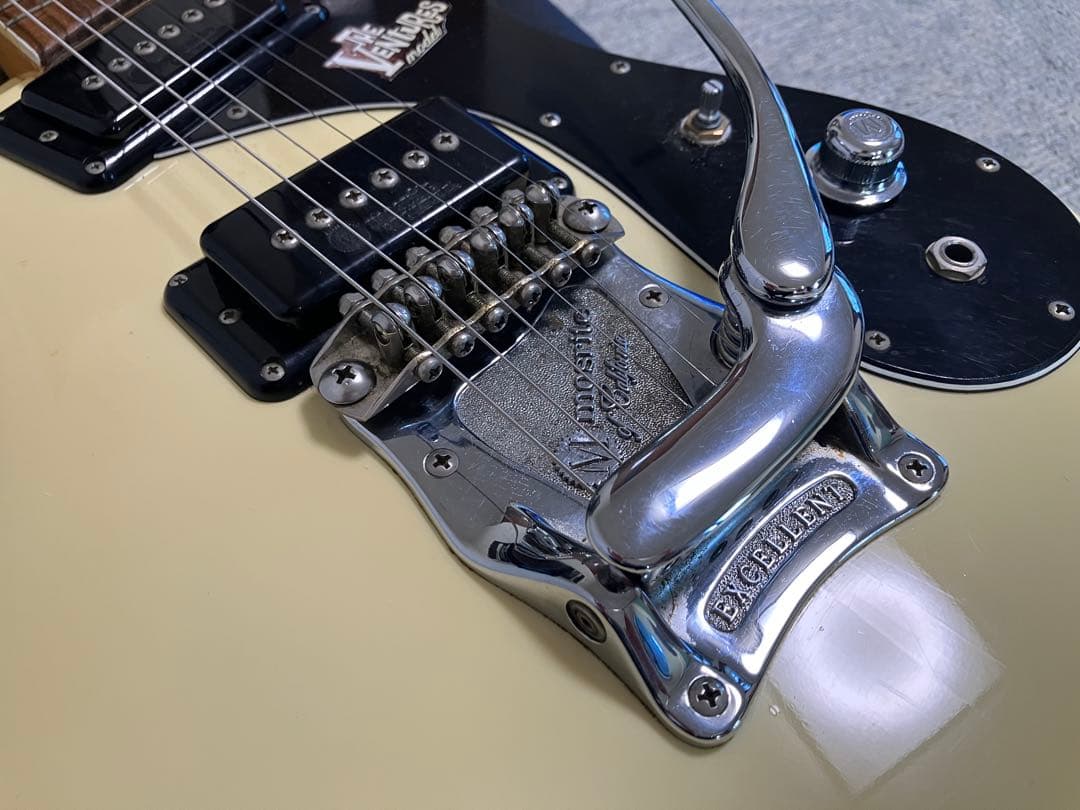 Mosrite V65ハードケース付き