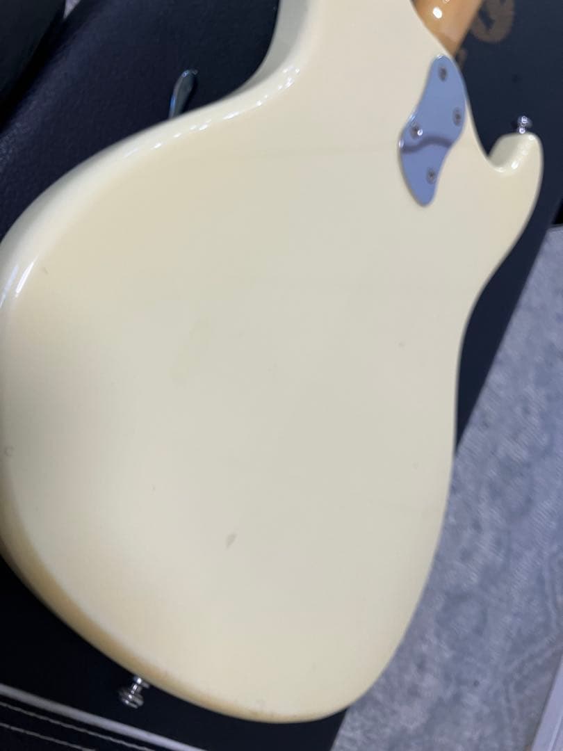 Mosrite V65ハードケース付き