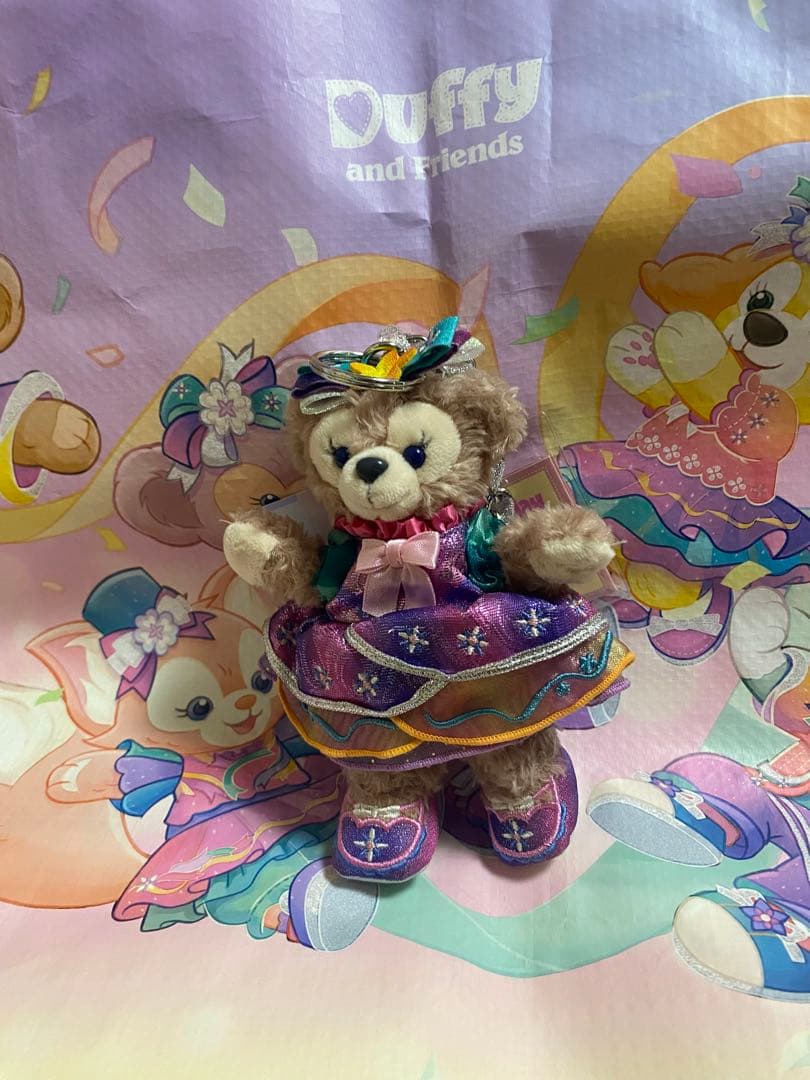 香港ディズニーランド20周年限定のコスチュームを着た限定のぬいぐるみ。