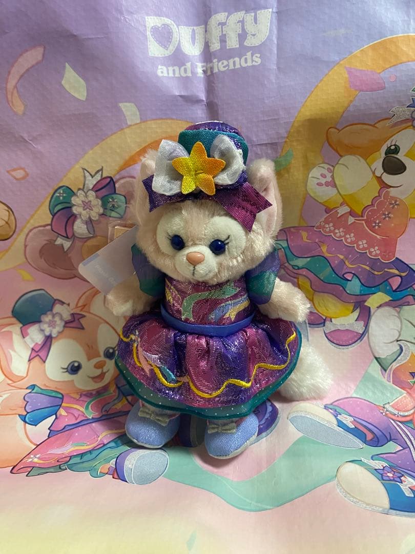 香港ディズニーランド20周年限定のコスチュームを着た限定のぬいぐるみ。