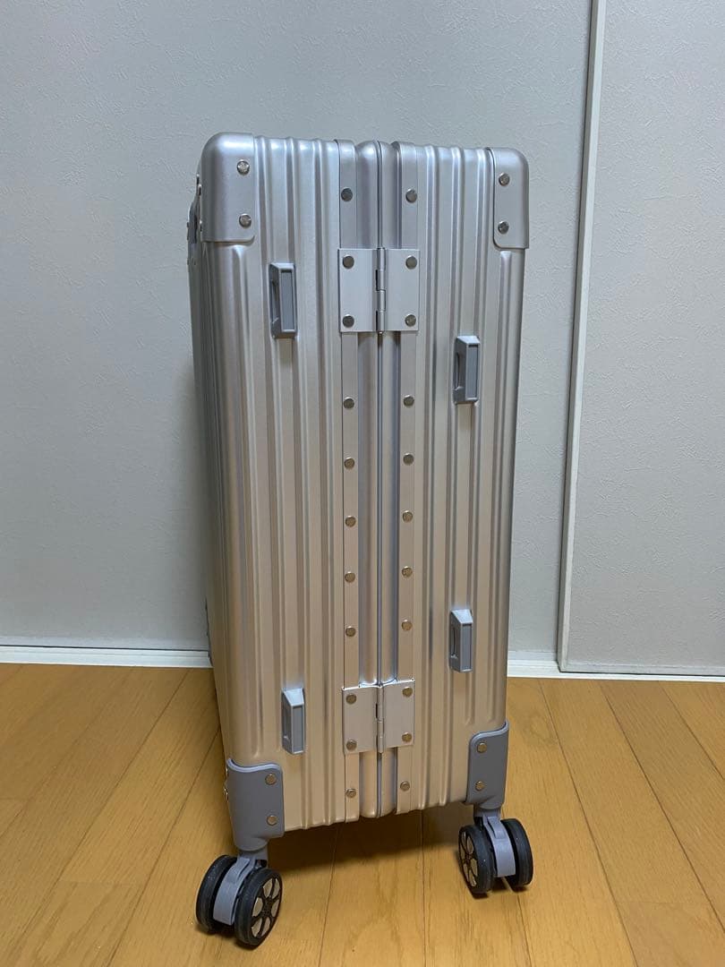 【10月7日までの出品】オールアルミニウム　スーツケース