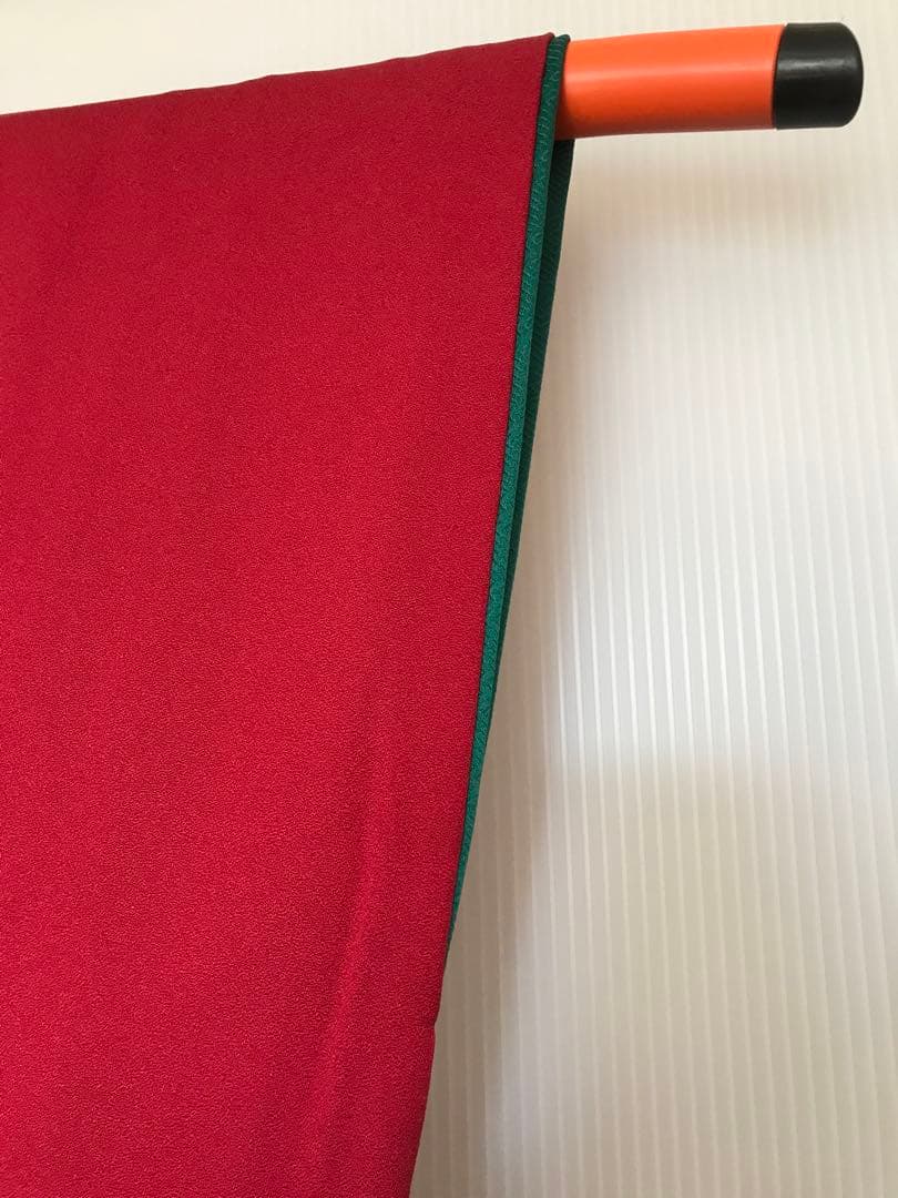 振袖　超美品　正絹　金糸と色刺繍　個性的　絞り柄