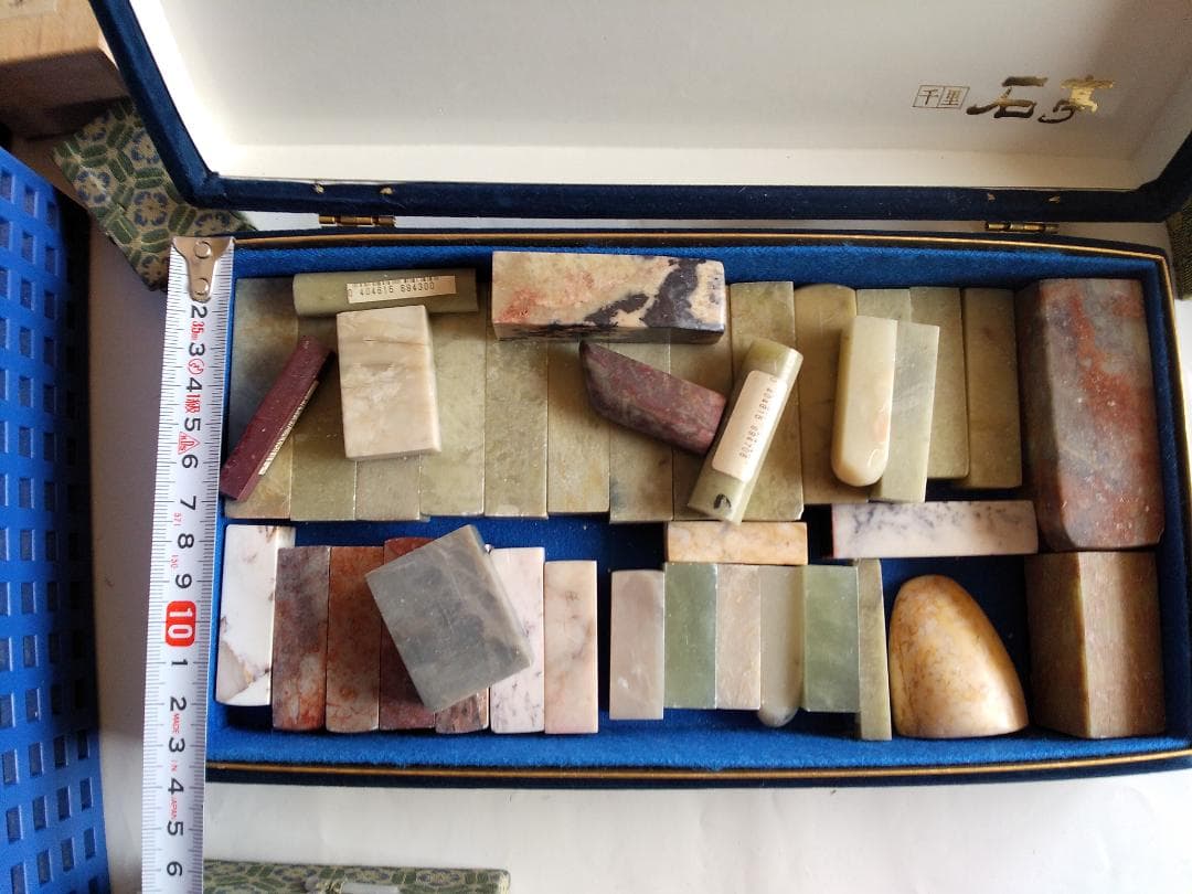 篆刻 高級石材 篆刻用 中国 篆刻石材 印材 40点 箱付 新品 未使用 です。