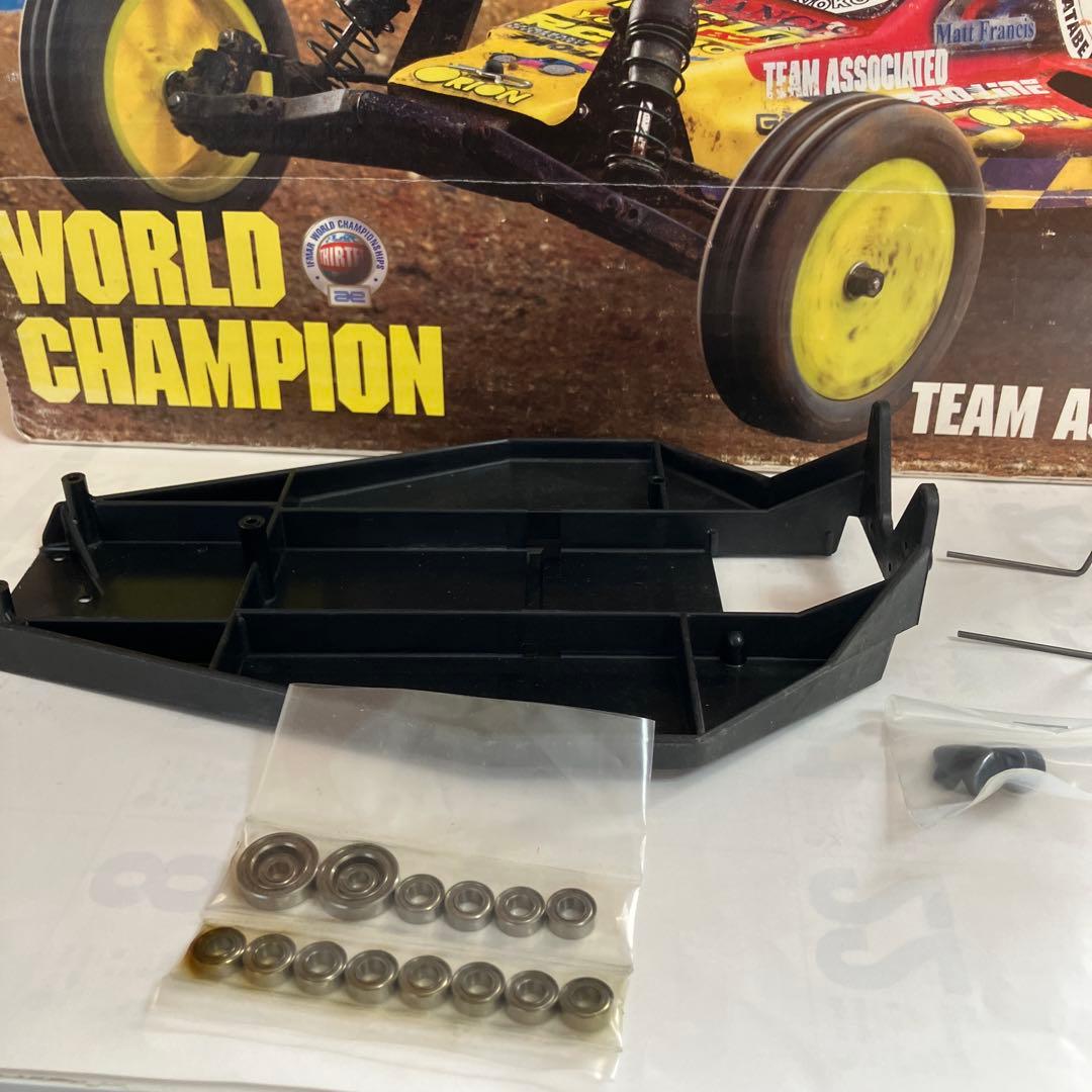Team Associated RC10 B2 2WDオフロードカーキット