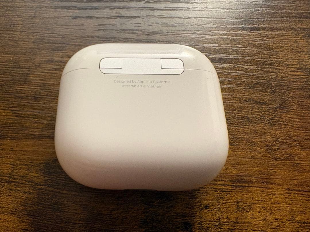 【美品】AirPods4本体　箱付き　ノイズキャンセリング（SNC）なし