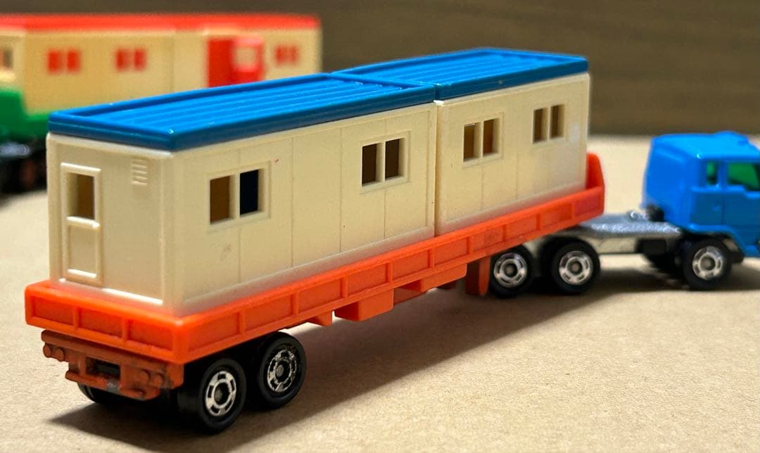 ロングトミカ いすゞ V12 ハウストレーラー 青ヘッド