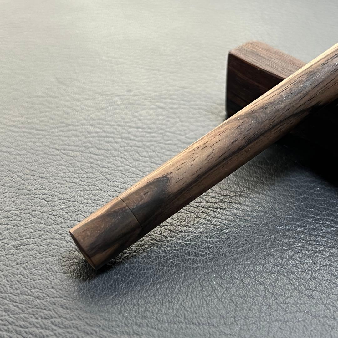 36黒柿　木製キャップ芯ケース　木目揃え　キャップのところにほんの少し孔雀杢