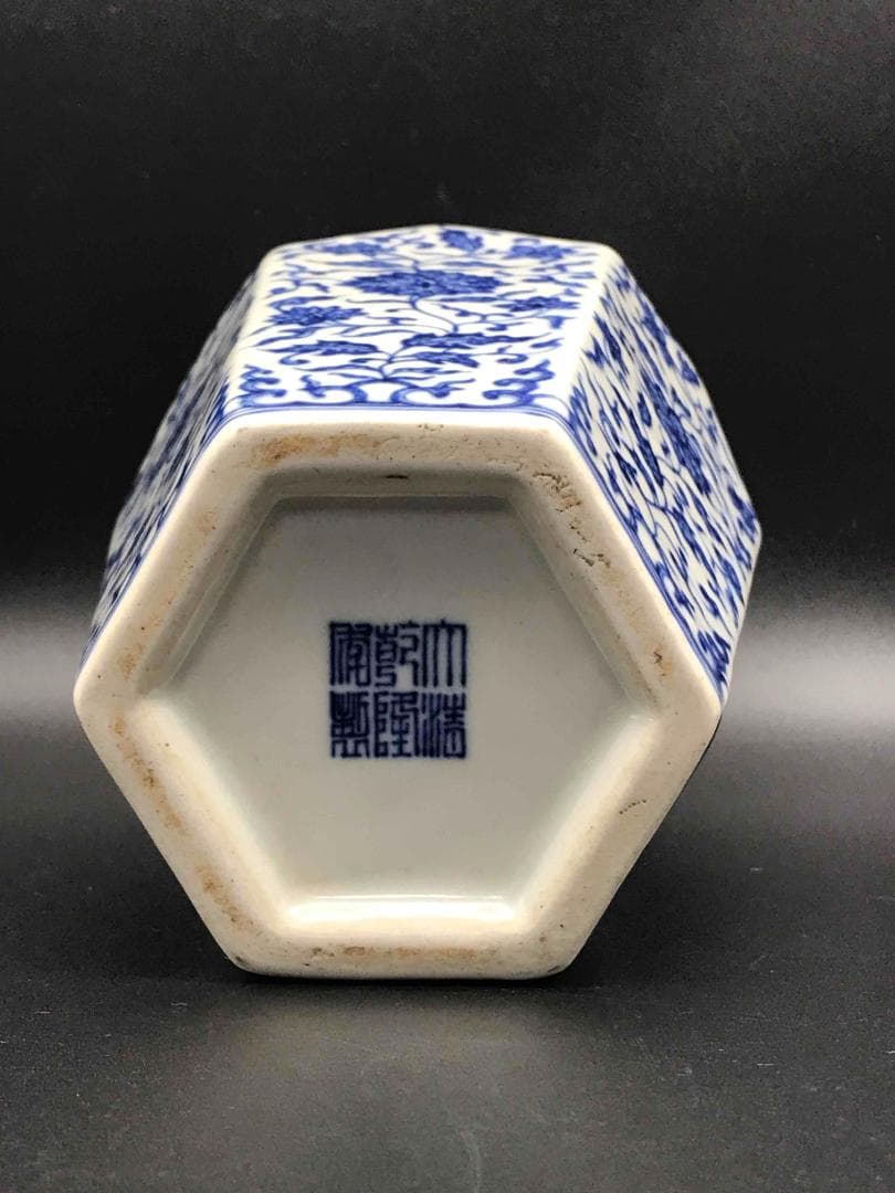 中国古美術　清乾隆時代　大清乾隆年製　在銘　染付花紋　唐草紋　花瓶(B-6)