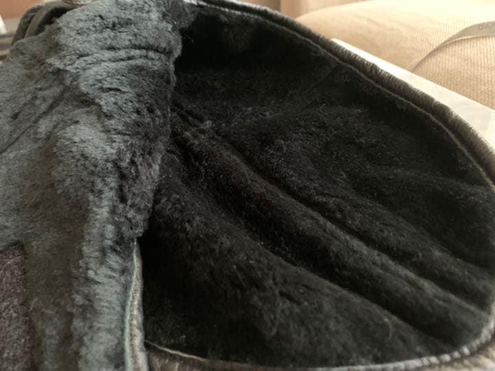 NEWYORKセレブ御用達ショップの犬用ムートンコート