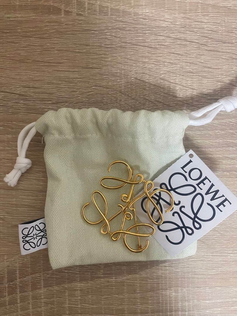 LOEWE ゴールド ブローチ 専用箱ポーチ付き