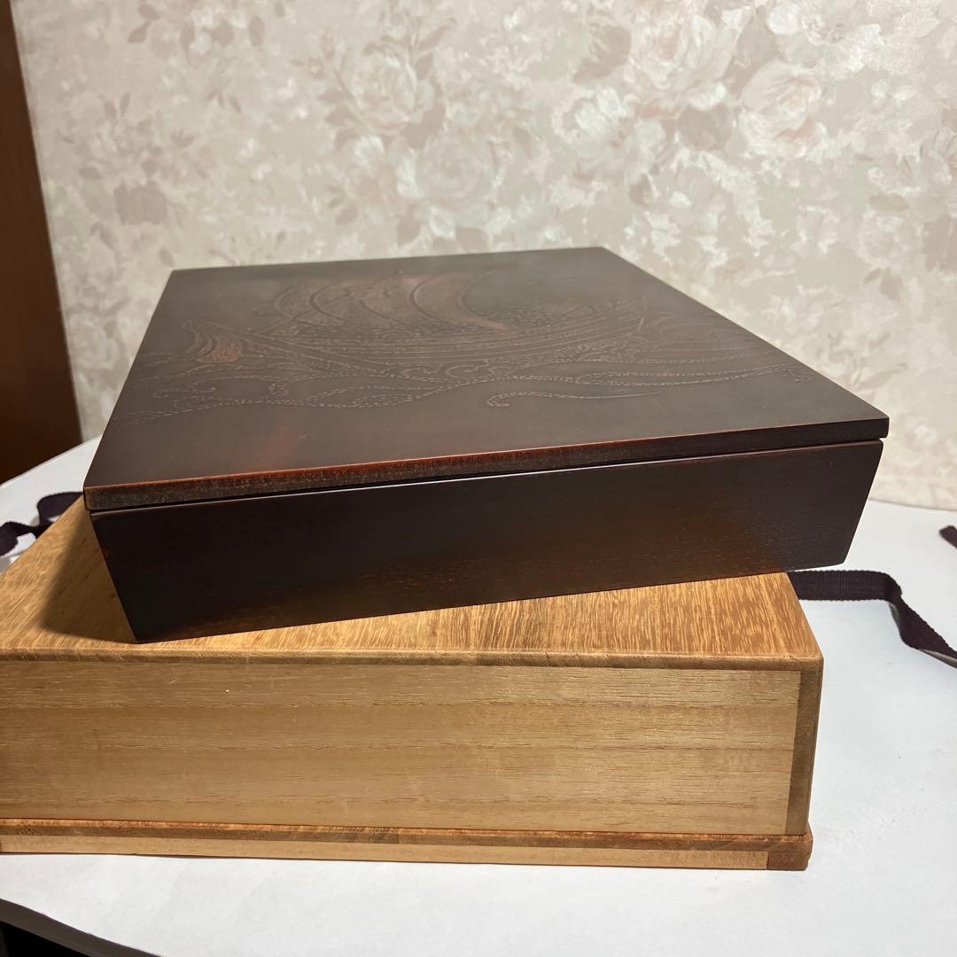 漆芸家「番浦省吾（ばんうらしょうご）」作「宝船」　彩漆筥（いろうるしばこ）