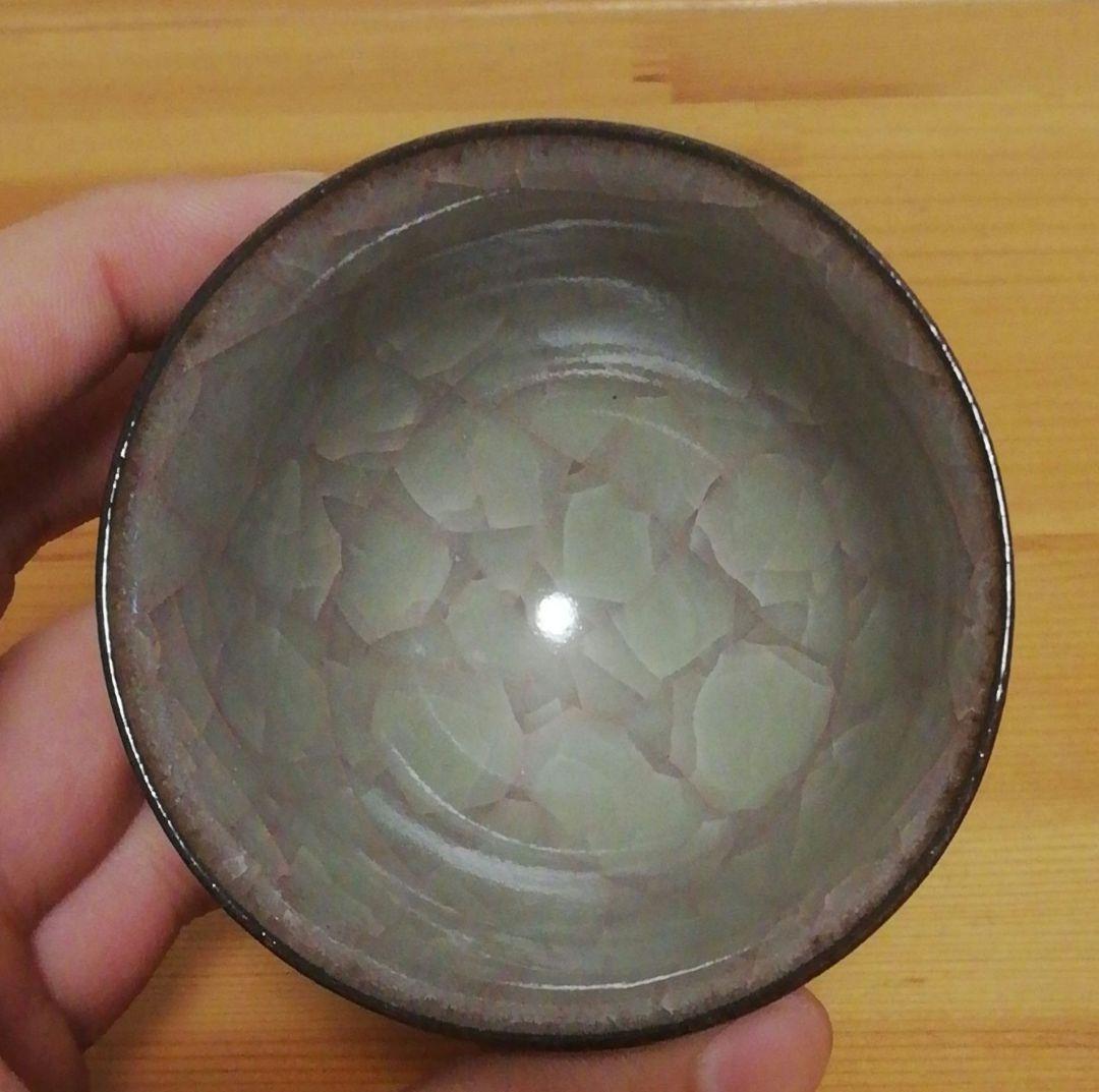 岸本謙仁作　米色瓷　ぐい呑　共箱　共布　略歴付　酒器