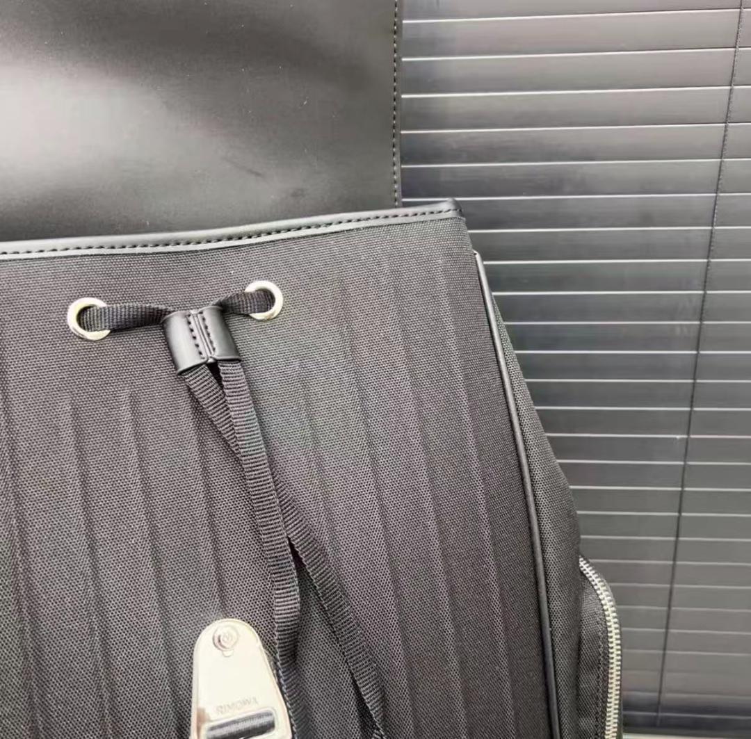 RIMOWA ブラック レザー ストライプバックパック