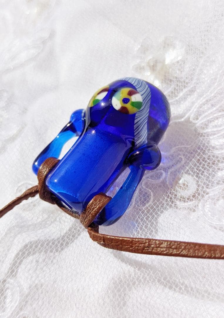 吉田正子トンボ玉（貳拾陸）　「瓶型」皮ひもネックレス　ガラス玉に込めた日本画