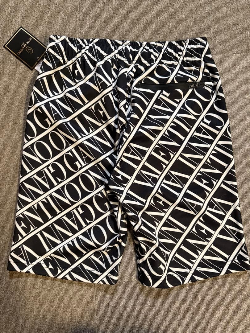 【新品☆送料込】Valentino 水着 ショートパンツ 水陸両用（M）