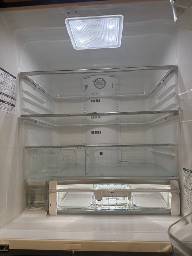 HITACHI 日立　冷蔵庫620L 大きいサイズ　クリスタルミラー2014年
