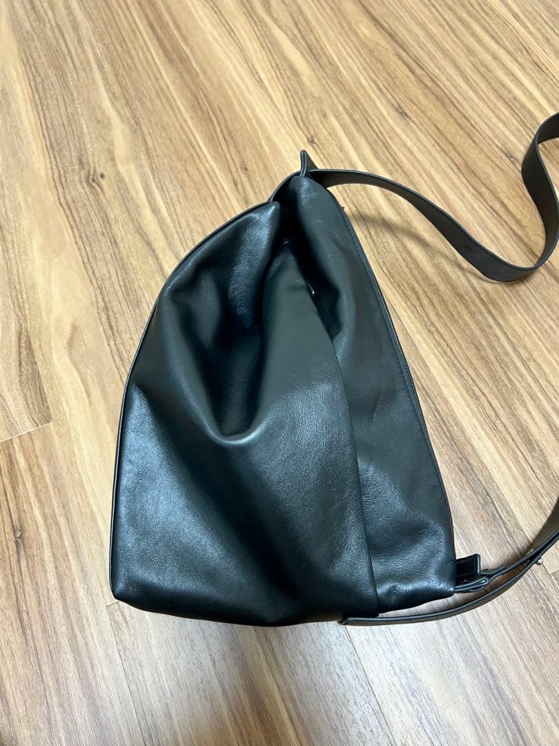 イアハピヨネ　ショルダーボディバッグ