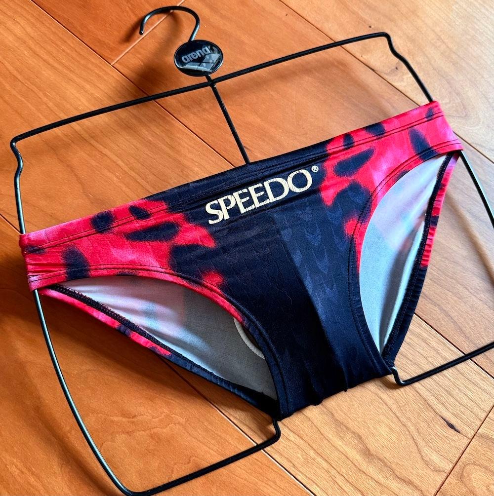 【美品】speedo アクアブレード ブラック×レッド S 光沢 ウロコ　競パン