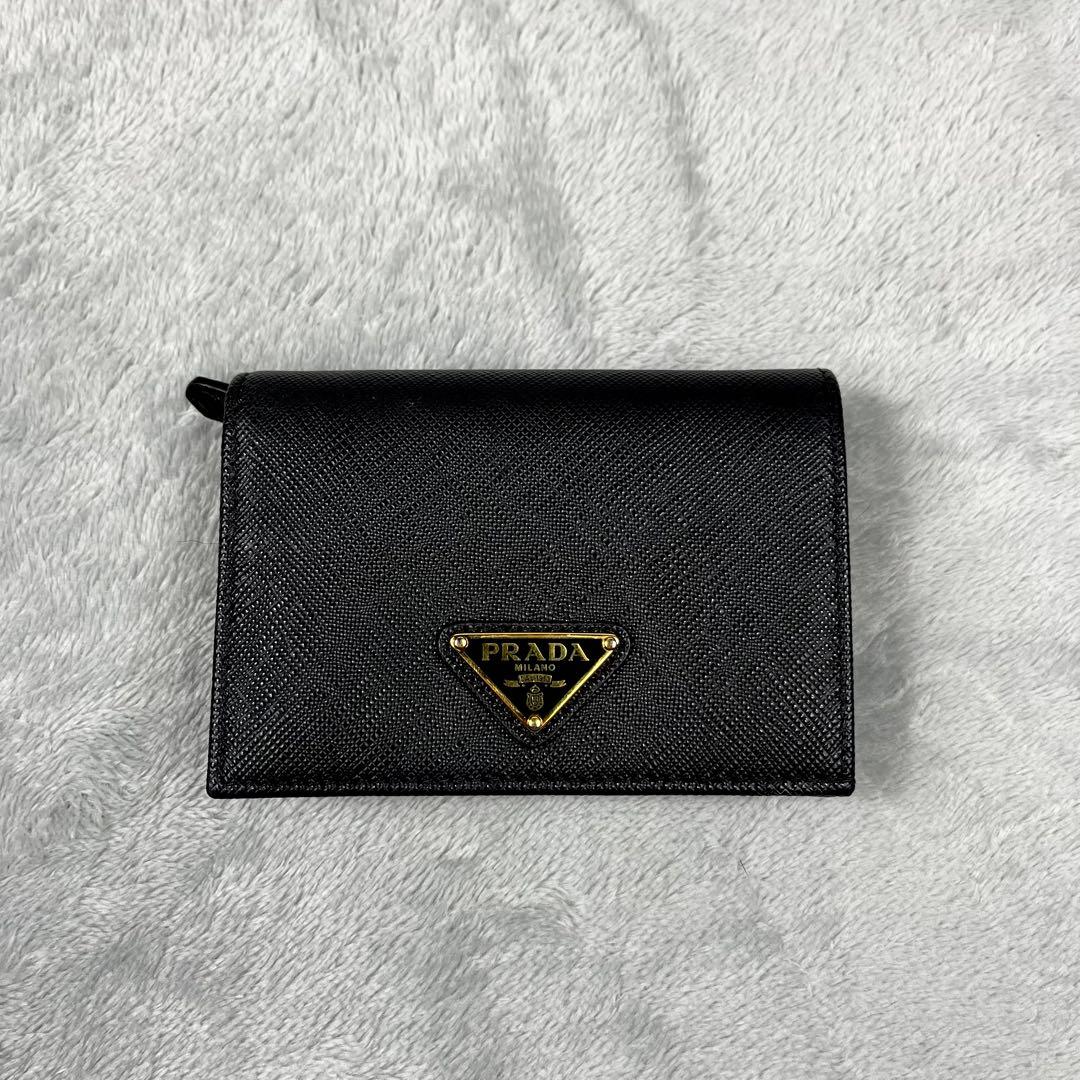 現行モデル・極美品✨ Prada プラダ 2つ折り財布 ブラック 黒 三角ロゴ