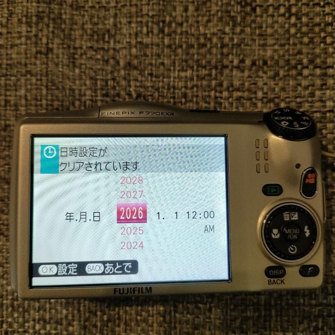 Fujifilm FinePix F770EXR 本体と付属品