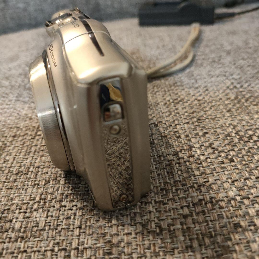 Fujifilm FinePix F770EXR 本体と付属品