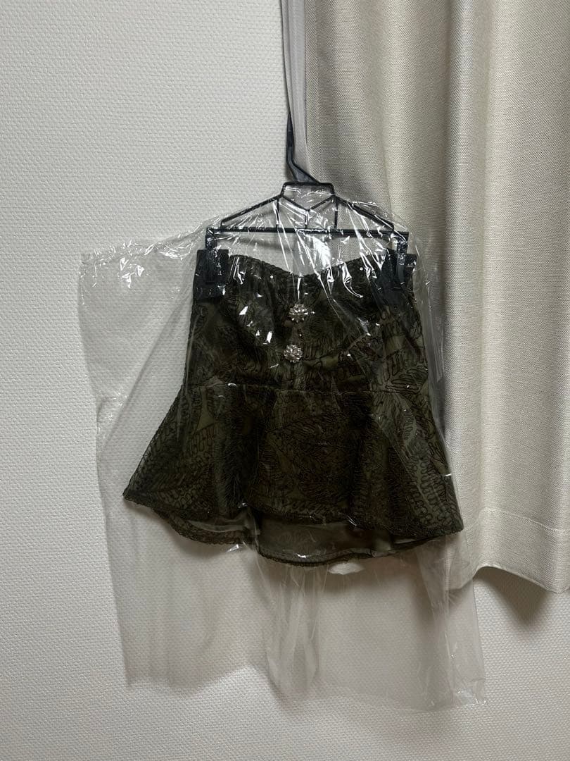 オリーブグリーン　フリル付き　パーティードレス　セット